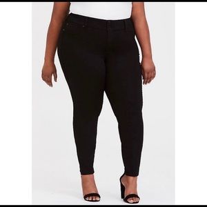 Torrid Black Jeggings •never worn•